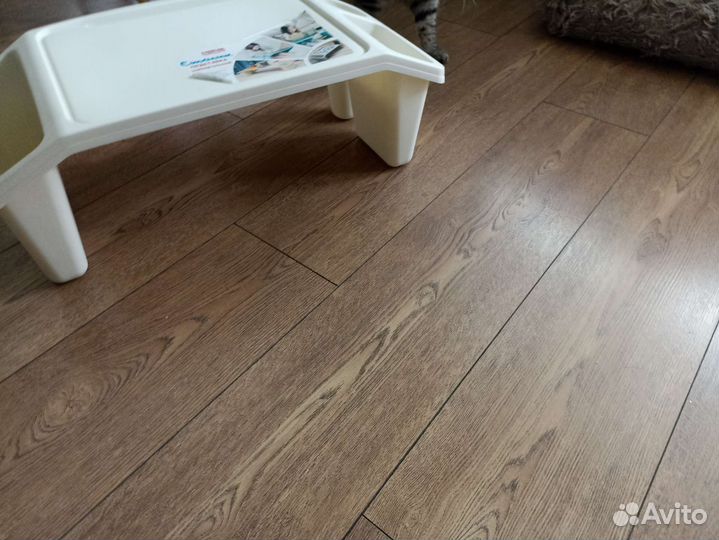 Столик-подставка пластиковый