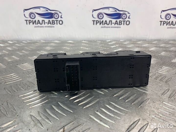 Блок кнопок стеклоподъемника передний правый Kia