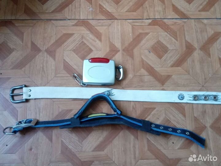 1 поводок 2 ошейника в отличном состоянии