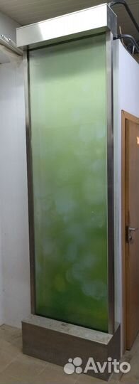 Водопад по стеклу