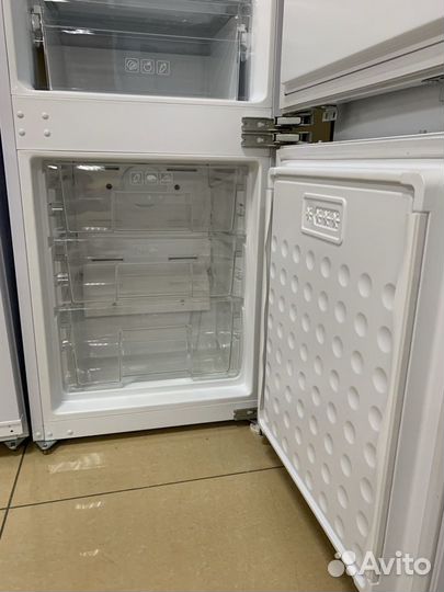 Холодильник встраиваемый Haier HRF310wbru