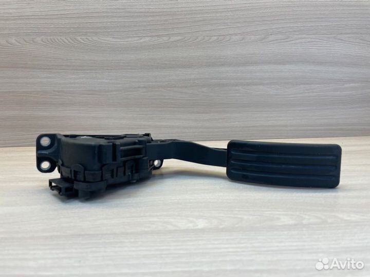 Педаль газа Nissan Terrano