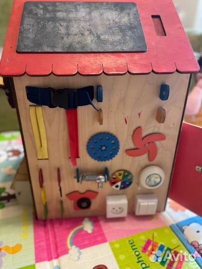 Бизиборд домик