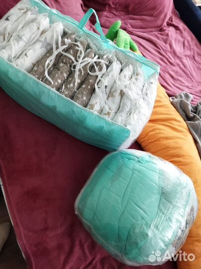 Комплект бортиков и постельного белья