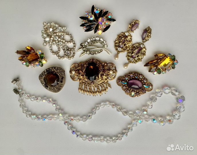Броши и бусы прошлых лет
