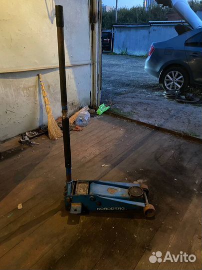 Домкрат гидравлический подкатной nordberg 3т