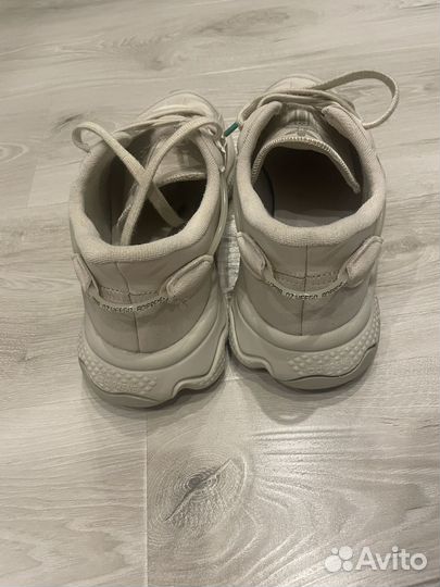 Кроссовки adidas ozweego