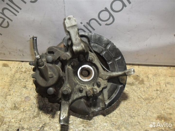 Ступица (кулак, цапфа) передняя правая Volvo V70