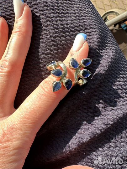 Серебряное кольцо с синими сапфирами