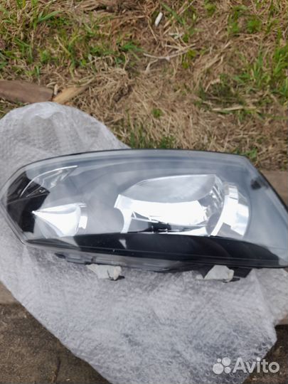Фара передняя правая