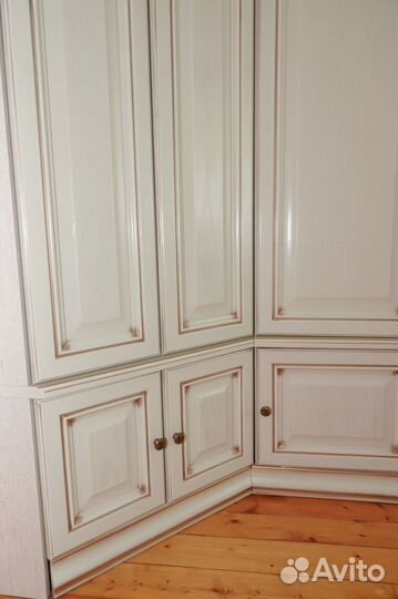 Продам гардероб угловой из двух секций