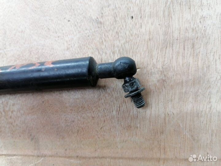 Амортизатор капота Toyota Camry Gracia MCV25 2mzfe