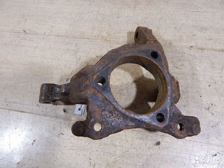 Кулак поворотный передний левый Opel Astra H