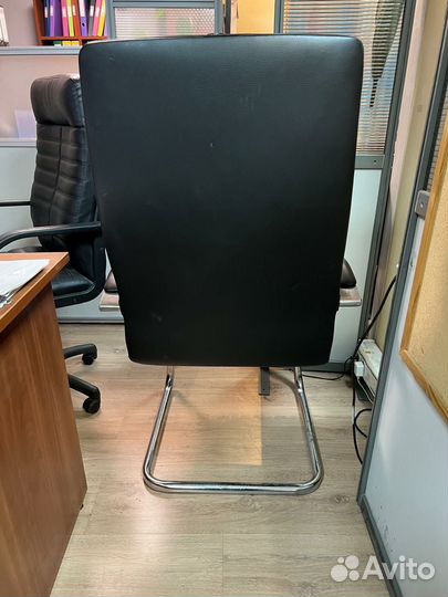 Компьютерное офисное кожаное кресло