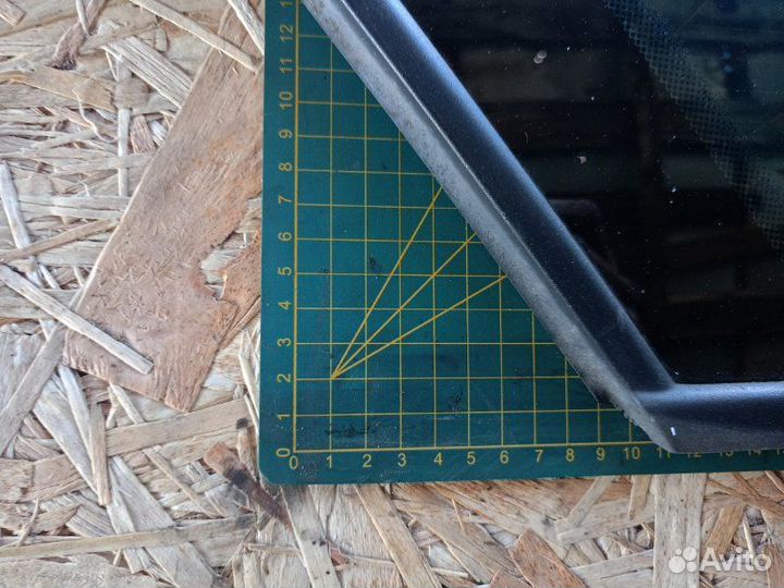 Стекло багажника левое Citroen Xantia универсал