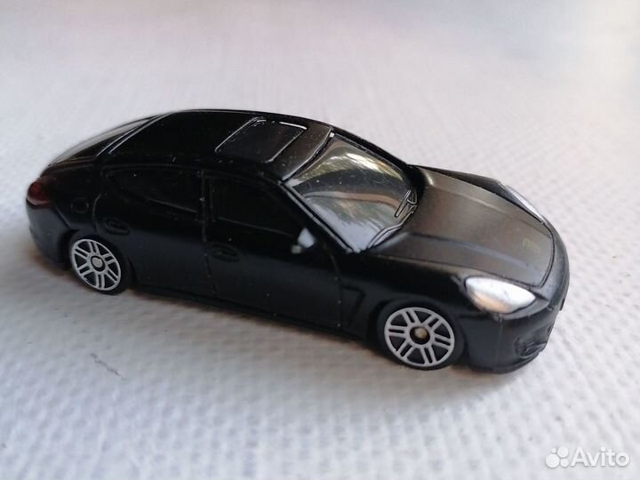 Машинка игрушка Porsche Panamera turbo