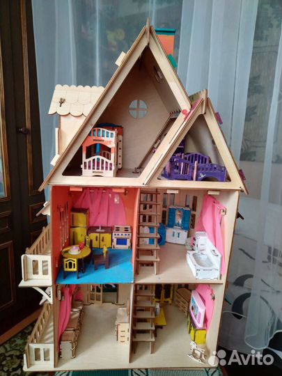 Домик кукольный с мебелью