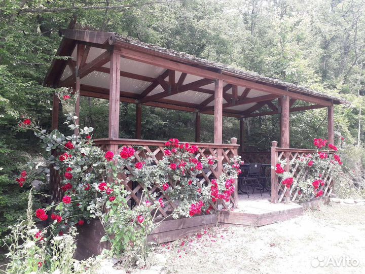 Беседка с мангалом у водопада в аренду