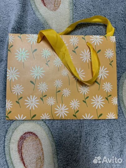 Подарочные бумажные пакеты