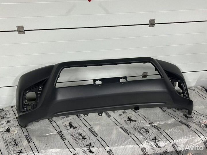 Бампер передний Toyota Hilux