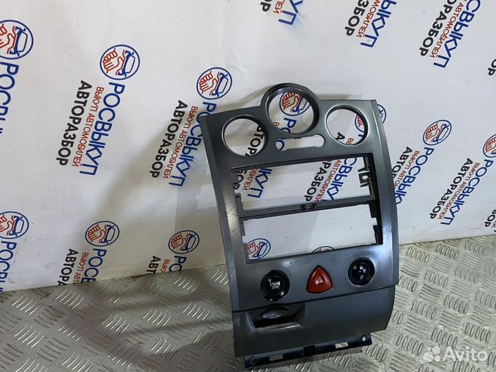 Накладка декоративная Renault Megane II (2002–2006