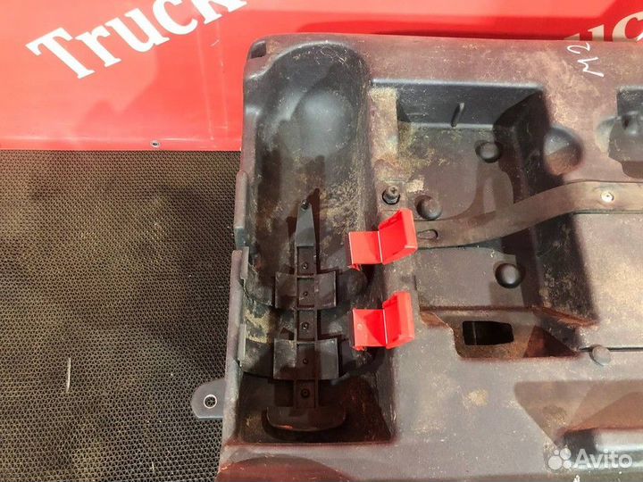 Ящик инструментальный правый Man TGS