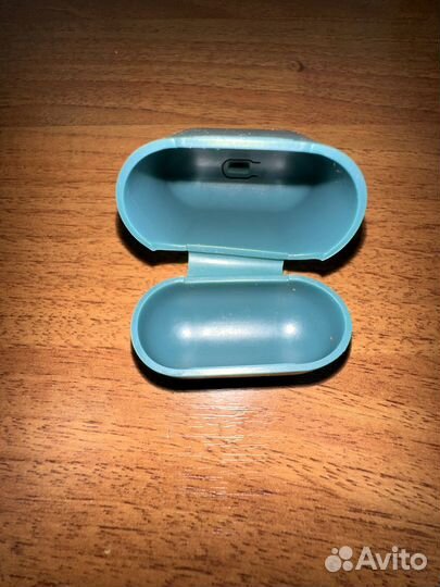 Чехлы на AirPods