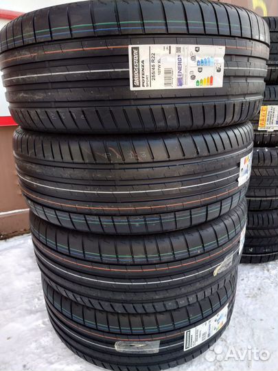 Bridgestone Potenza Sport 255/45 R22 и 285/40 R22