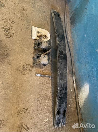 Усилитель заднего бампера RAV4 2017 года