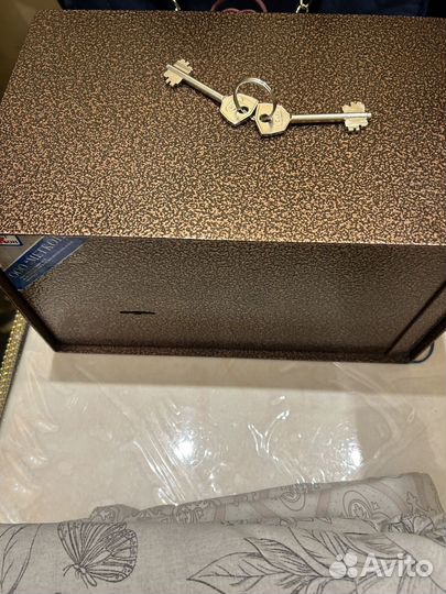 Сейф металлический