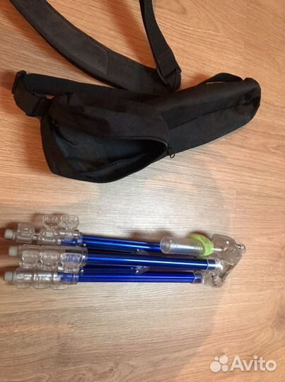 Зеркальный фотоаппарат Canon EOS 1000D kit + штати