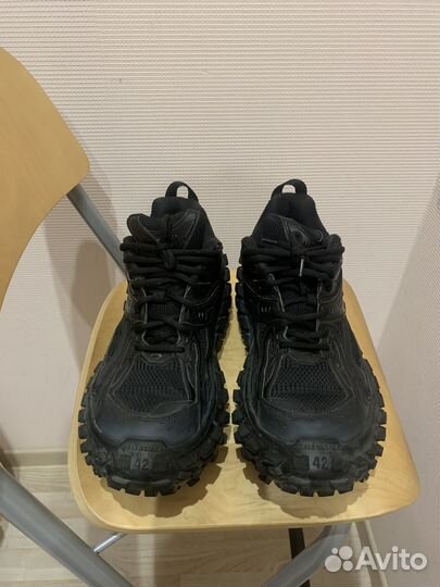 Balenciaga defender