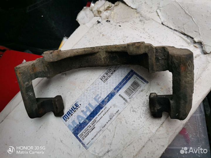 Скоба супорта