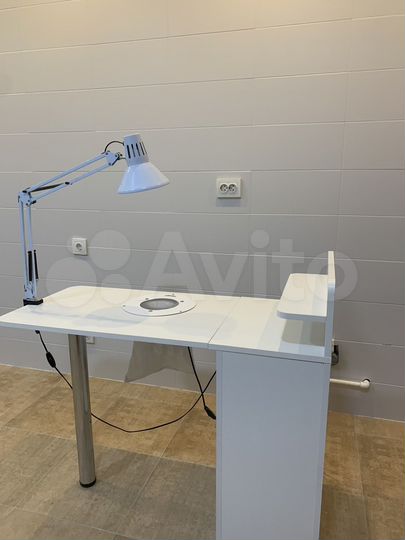 Рабочее место мастера маникюра, 18 м²