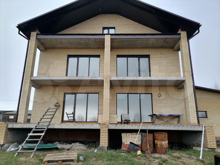 Коттедж 339,7 м² на участке 18 сот.