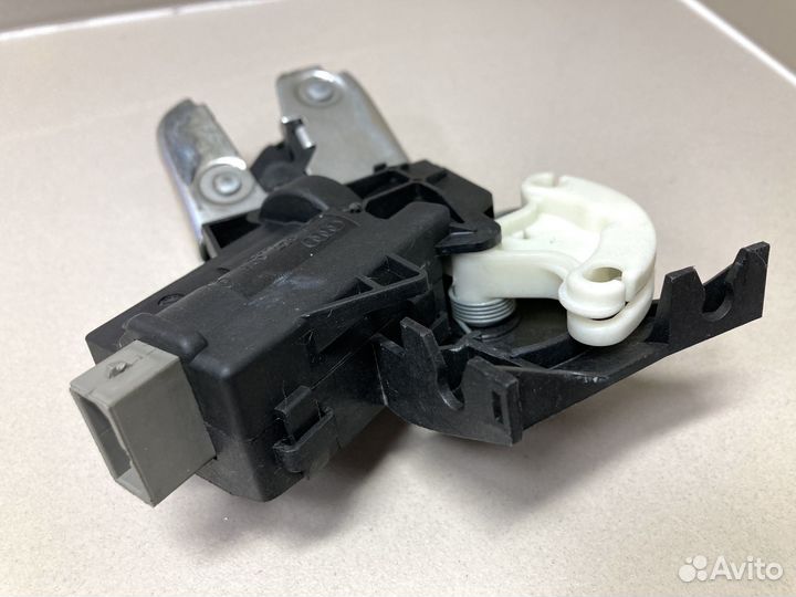 Замок багажника 4F5827505D VAG