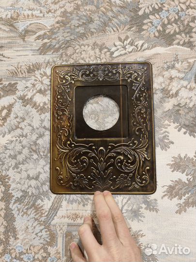 Подрозетник. Латунная советская рама
