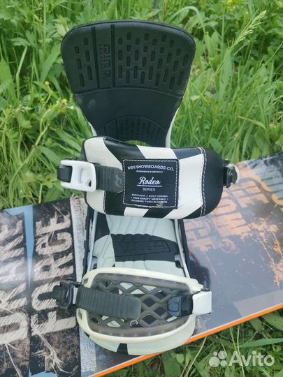 Сноуборд с креплениями