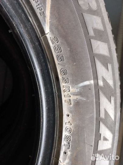 Bridgestone Blizzak Spike-01 235/65 R17 108T