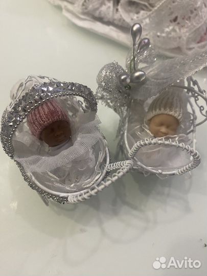 Коляски ажурные с младенцами -ручная работа