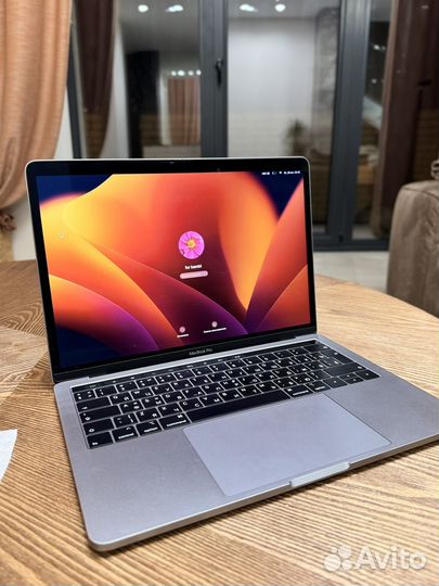 Macbook pro 13 2019 8/128 130 циклов touch bar