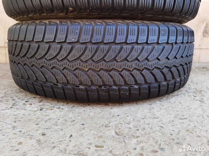 Bridgestone Blizzak LM-80 215/65 R16 98T