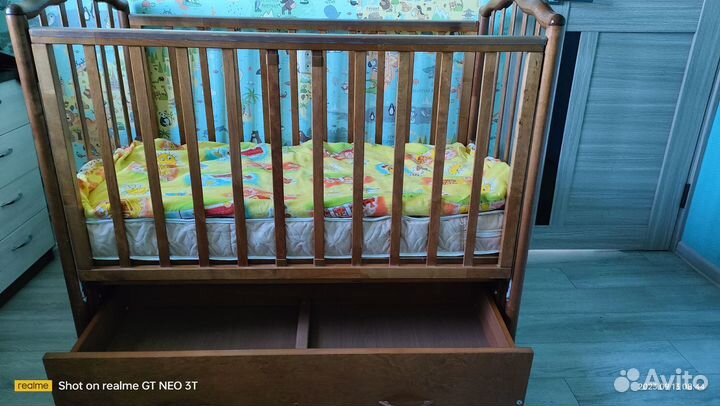 Детская кроватка с маятником и ящиком+матрас