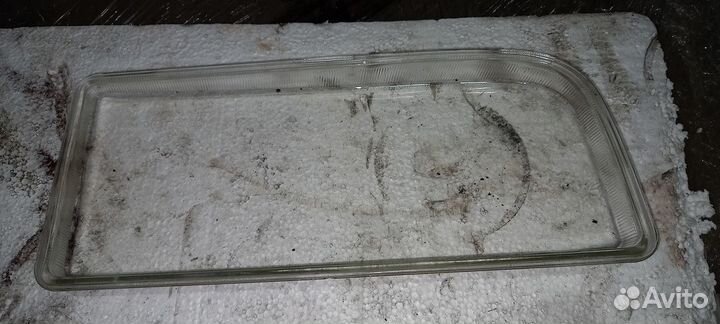 Стекло фары левой