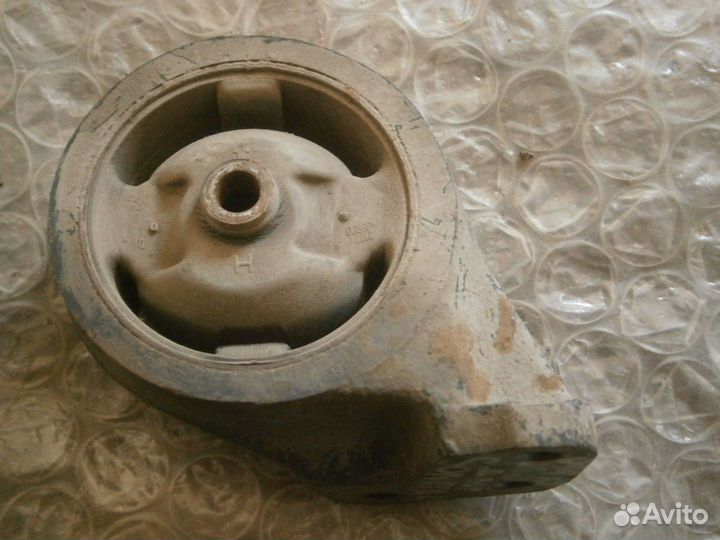 Опора кронштейн подушка Хёндай соната Киа Мадженти