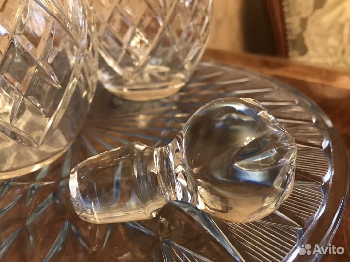 Парные хрустальные графины