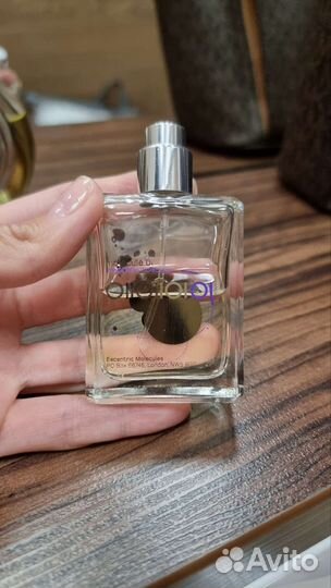 Escentric molecules 01