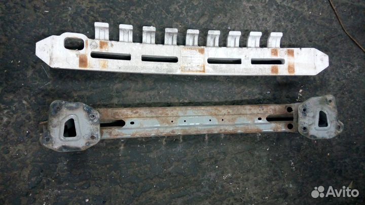 Усилитель заднего бампера Субару Трибека 2006г