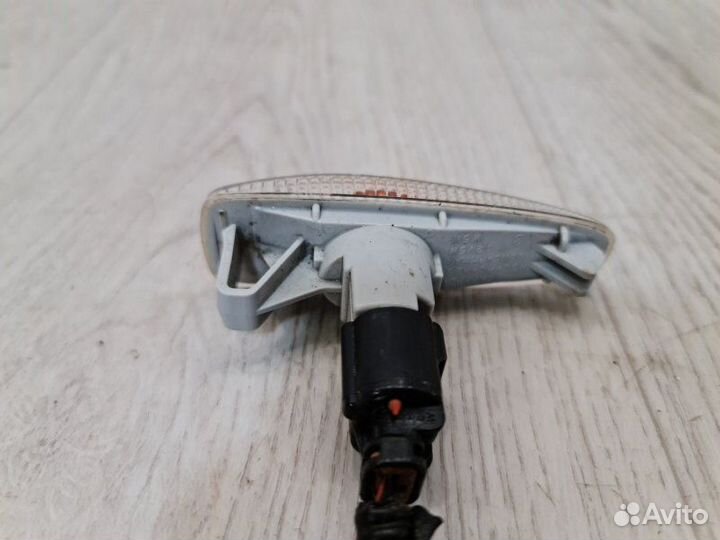 Повторитель в крыло передний Mitsubishi Lancer 10