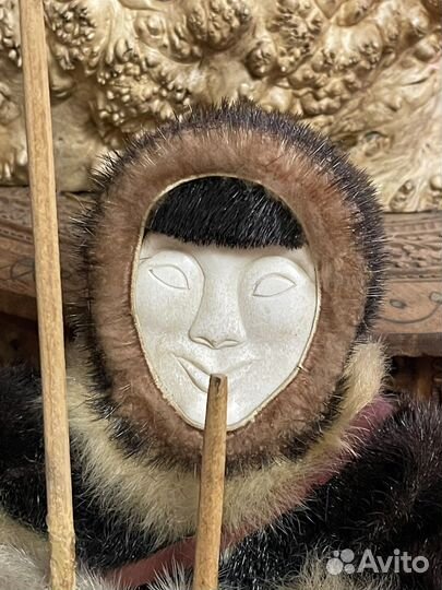 Чукча, эскимос. Охотник. Оленевод.Бивень